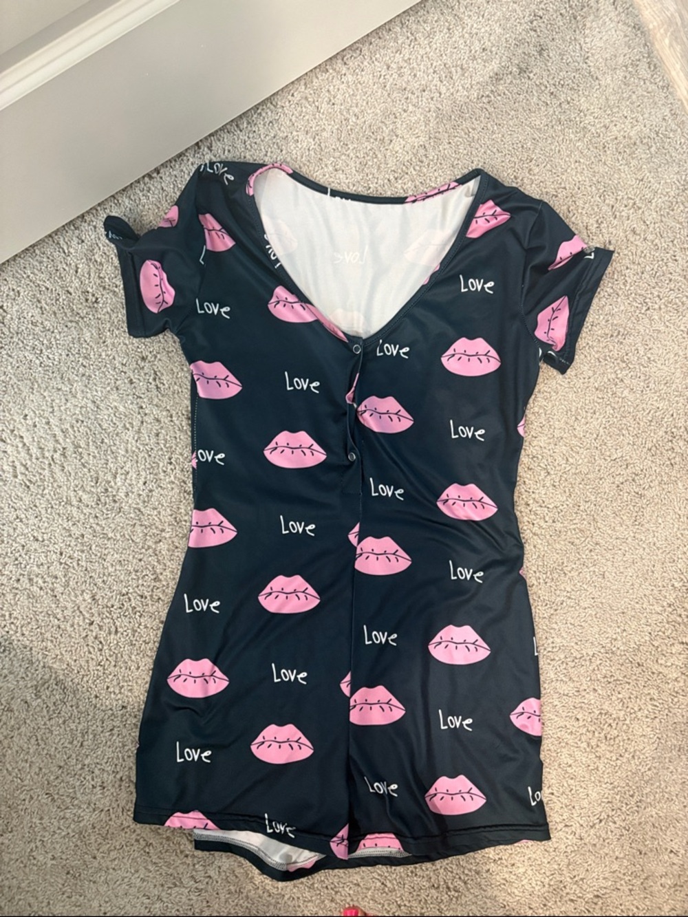 Black sleep Romper with Pink Lip & "Love" Print